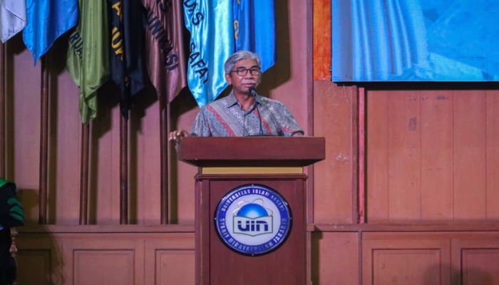 Alumni UIN Komisaris Freeport, A.M. Fachir di Wisuda UIN Jakarta; Antara Wisuda, Ijazah, dan Kebermanfaatan