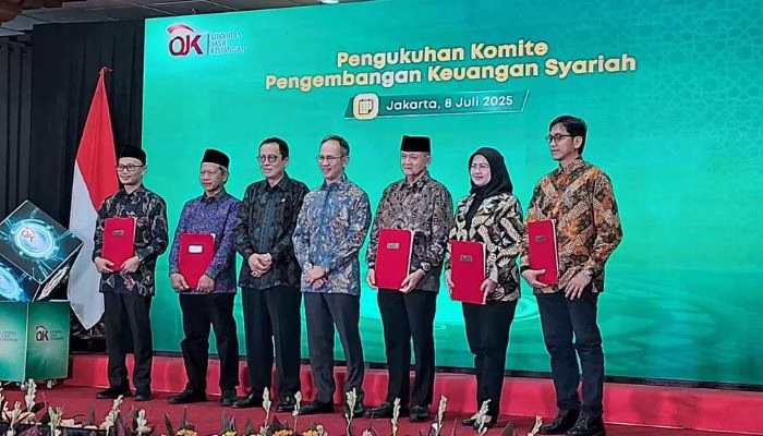3 Pimpinan MUI Dikukuhkan Sebagai Dewan Pengurus Komite Pengembangan Keuangan Syariah